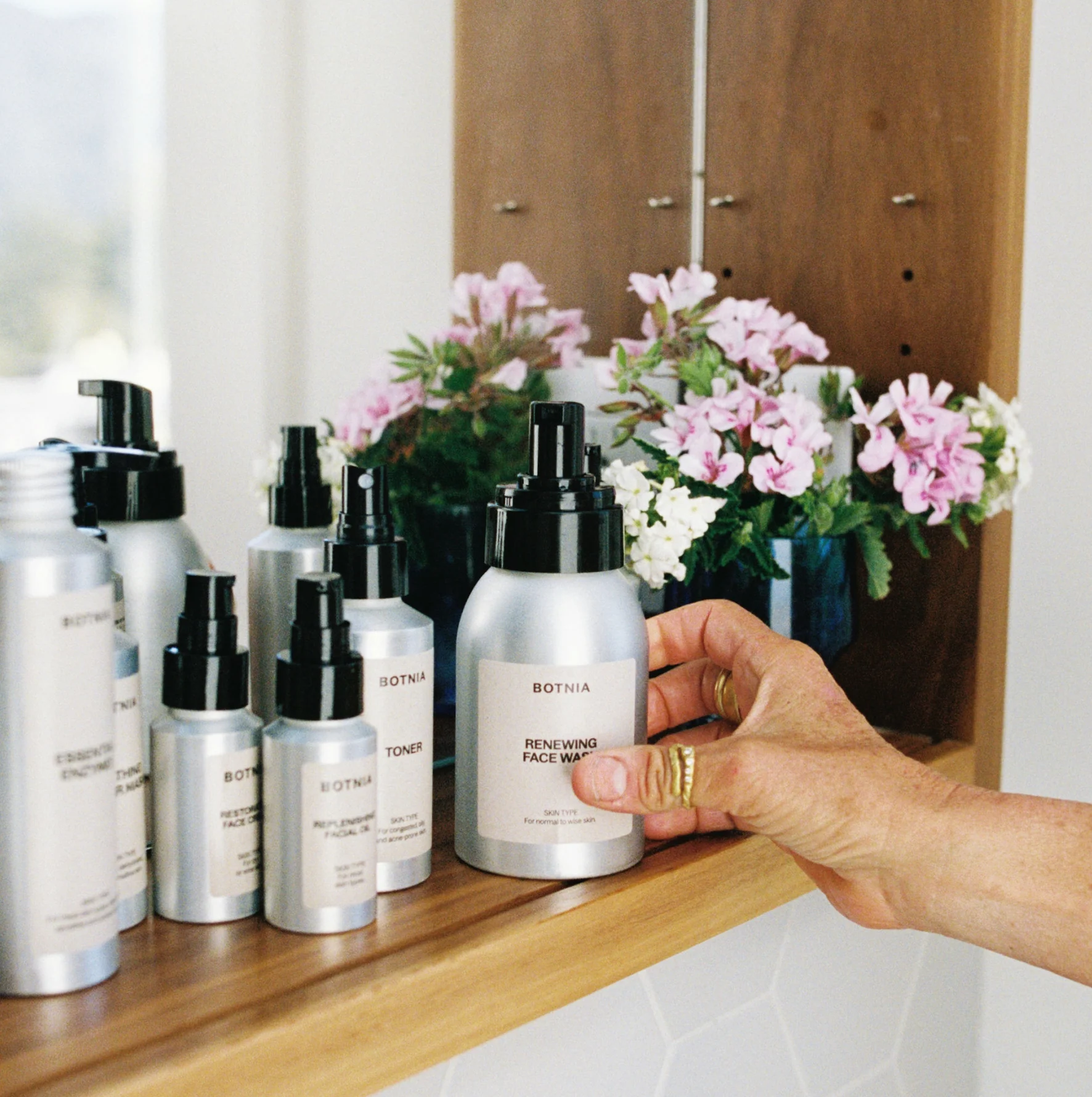 Renewing Face Wash - Image 5